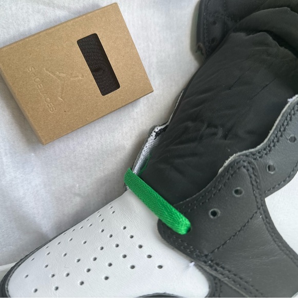 Air Jordan 1 Retro High OG - Picture 14 of 15